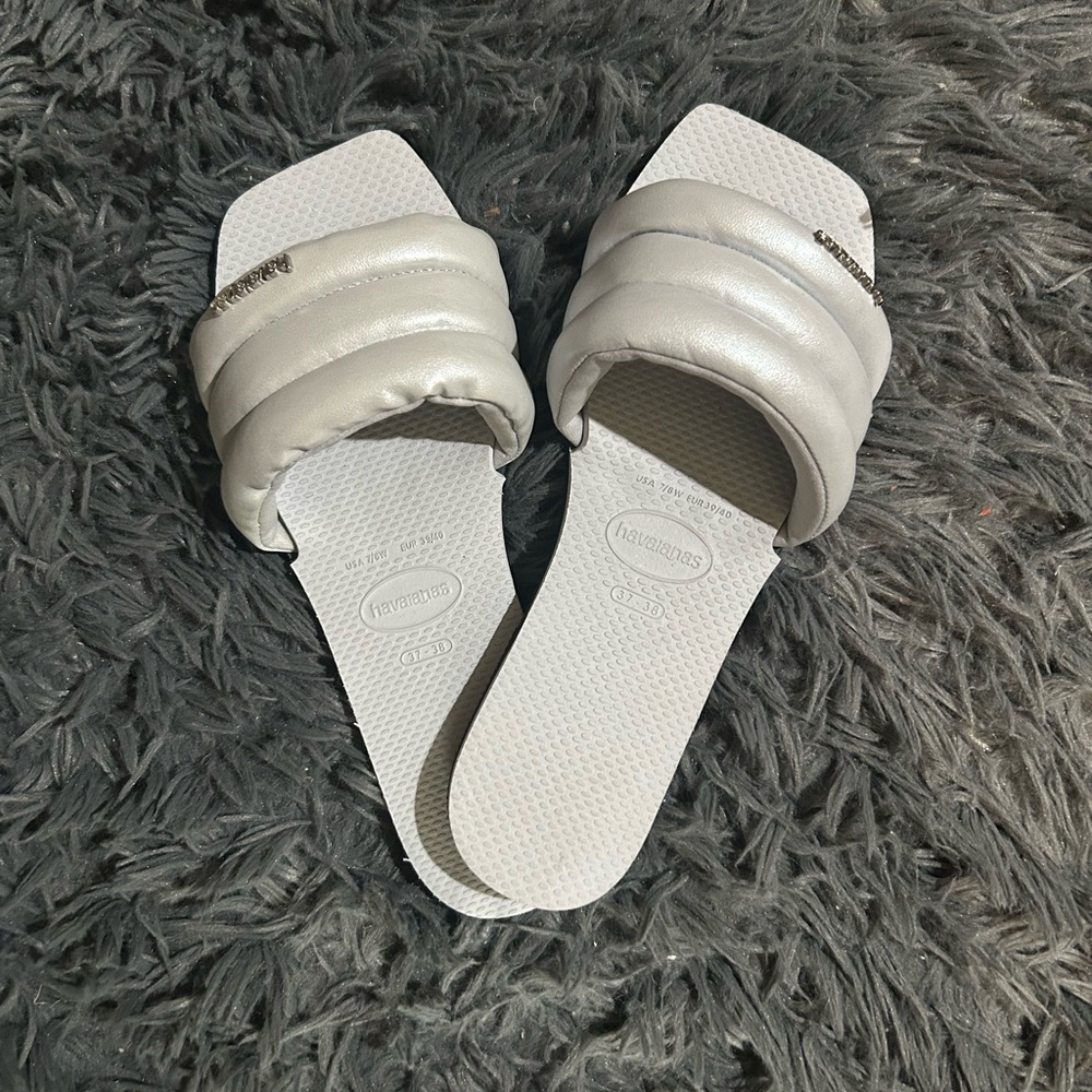 Havaianas Silver Quilted Sandals for Casual Comfort